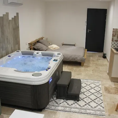 Les Secrets De L'Isle Apartment Room photo