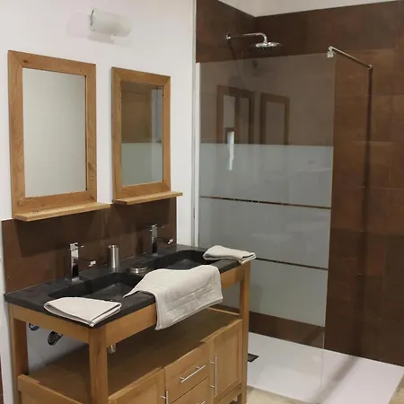 Les Secrets De L'Isle Apartment Room photo
